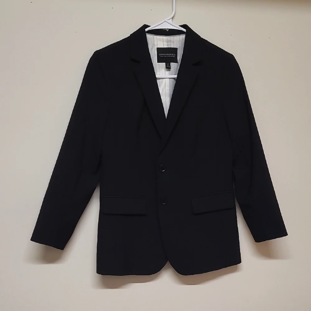 Banana Republic Black Sport Coat with‎ Notched Lapel used good condition.